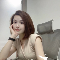 小雅，一名年輕美豔的少婦人妻，她原本與老公是校園戀情，如今步入婚姻。然而，老公近
