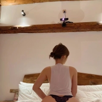 奈琪💦 163/48/H/27y  #北部可約 飽滿雙峰翹豐臀，滿滿母愛氣息的巨乳美人妻!  平常就
