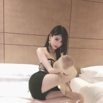 夏沫，一名引人入勝的輕熟女姊姊，她最令人著迷之處，是她那極具挑逗性的舉止，身為騷